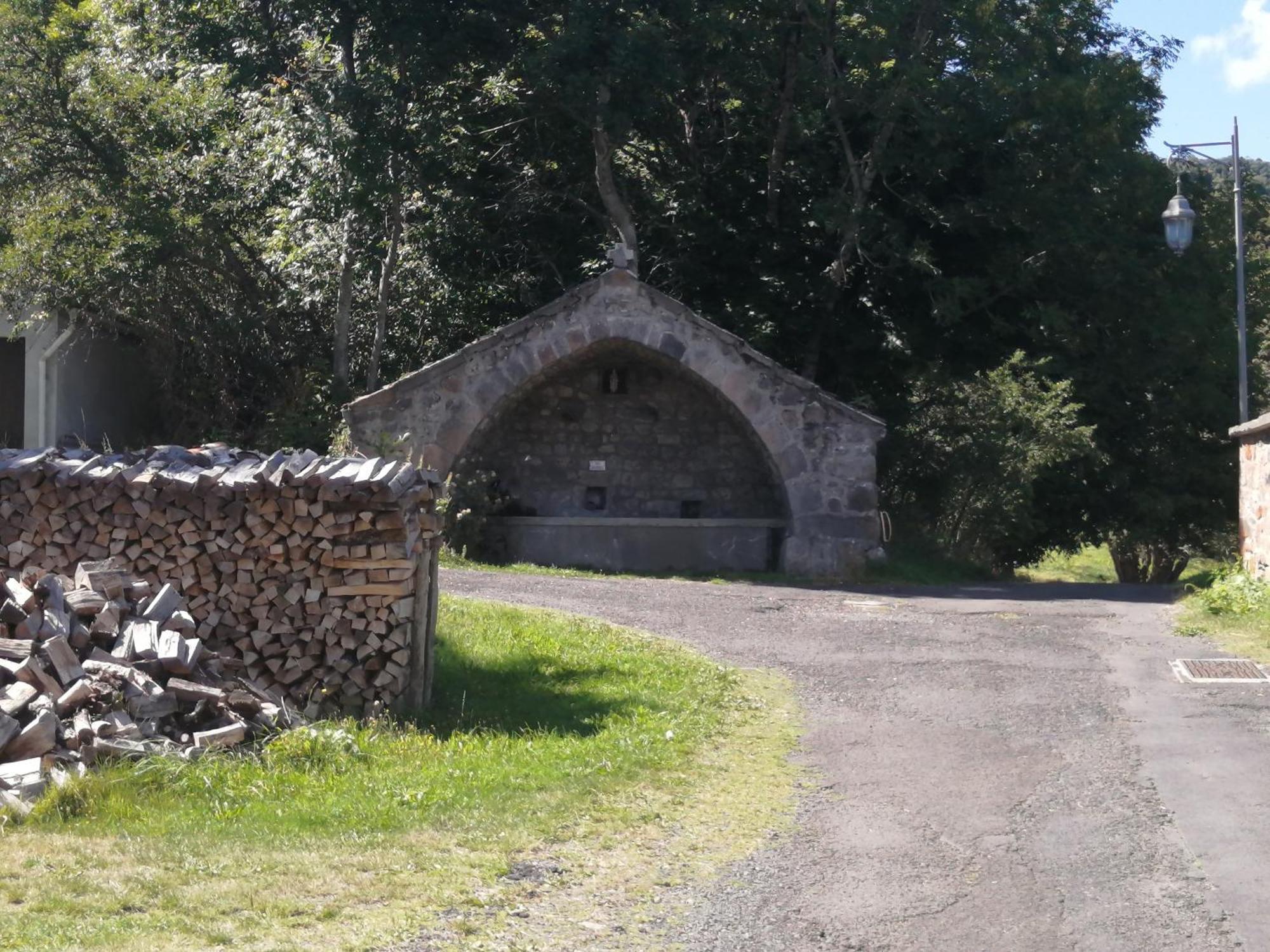 L'Auvergnate Chambon-sur-Lac Eksteriør billede