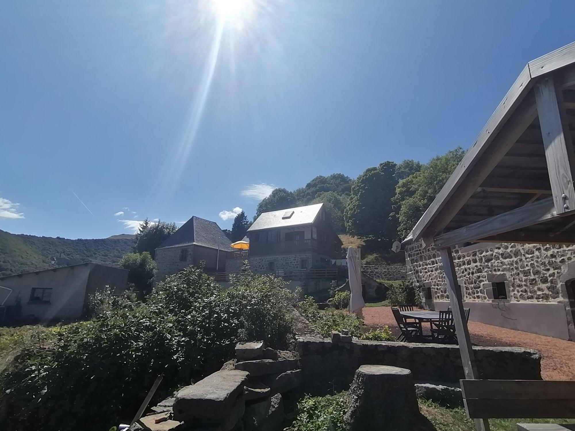 L'Auvergnate Chambon-sur-Lac Eksteriør billede